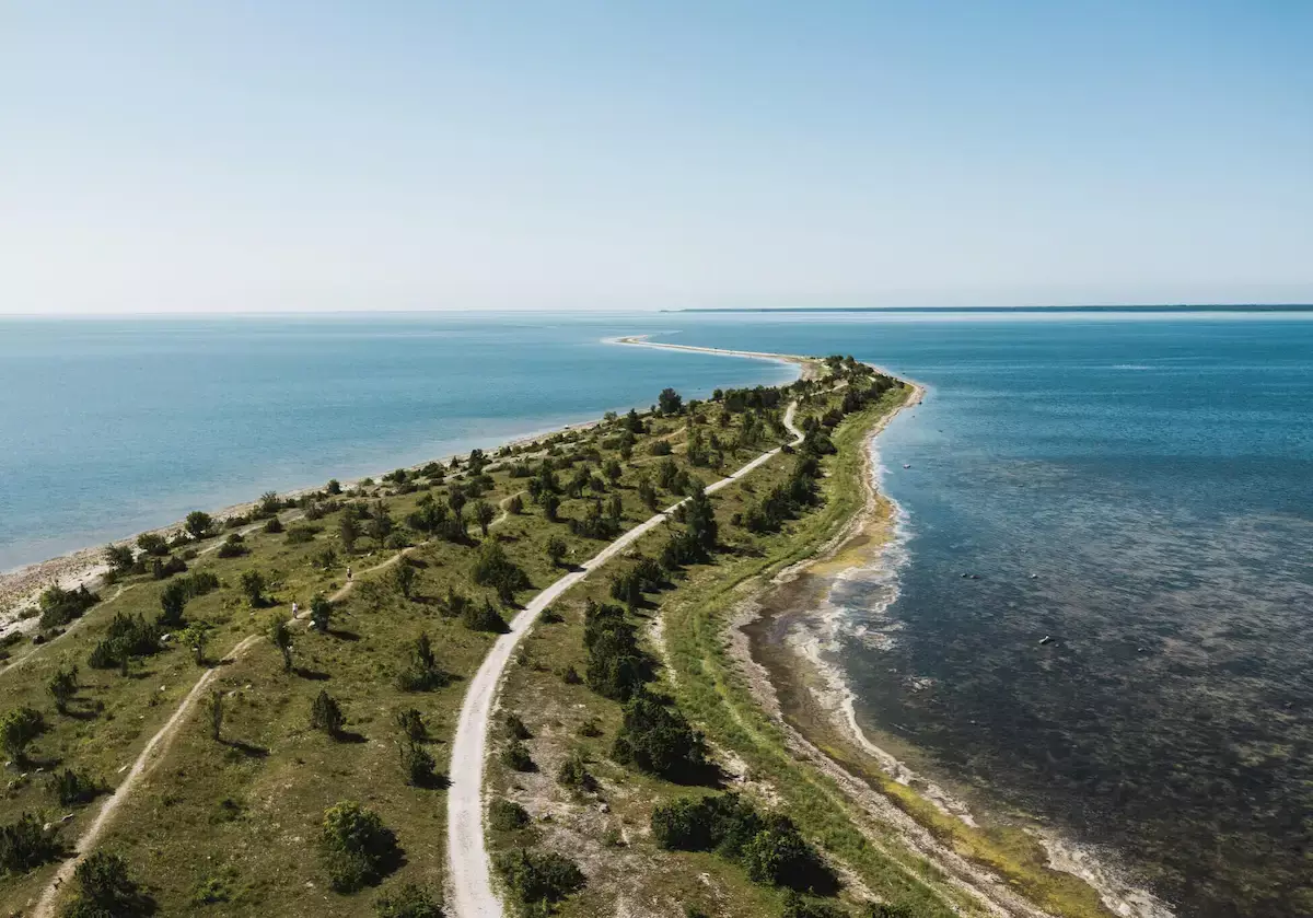 Sääretirp matkarada Kassaris - 1,7km pikkune maanina, mis kõrgemas osas on kaetud taimestikuga, kuid