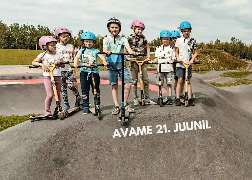 Pumptrack Viscosa Kultuuritehases mida teha Hiiumaal tõukeratta, ratta, rula või rulluiskudega
